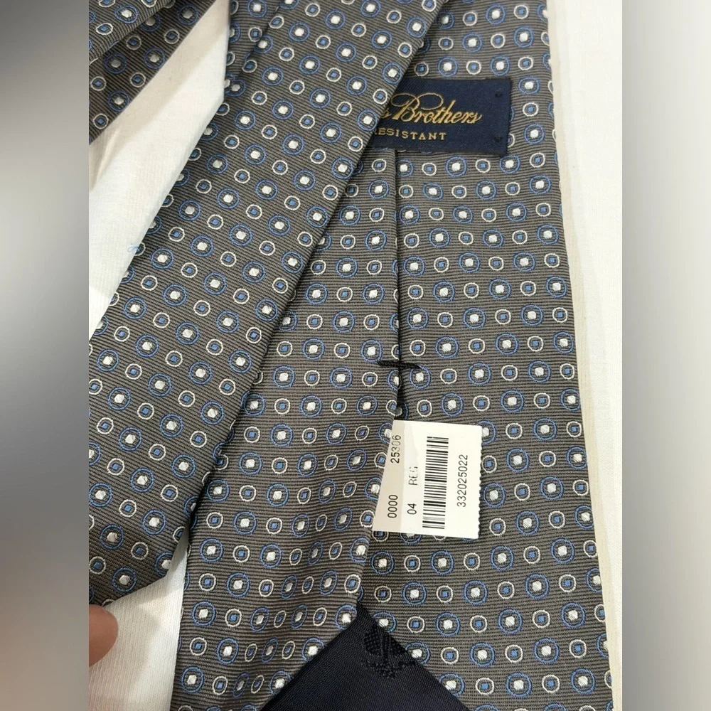 NWT Brooks Brothers Stain Resistant Blue and Gray Patterned 100% Silk Tie